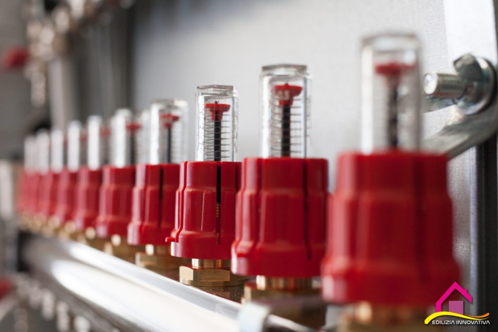 Installazione di collettore e valvole termostatiche per impianto termoidraulico efficiente a Cagliari e provincia